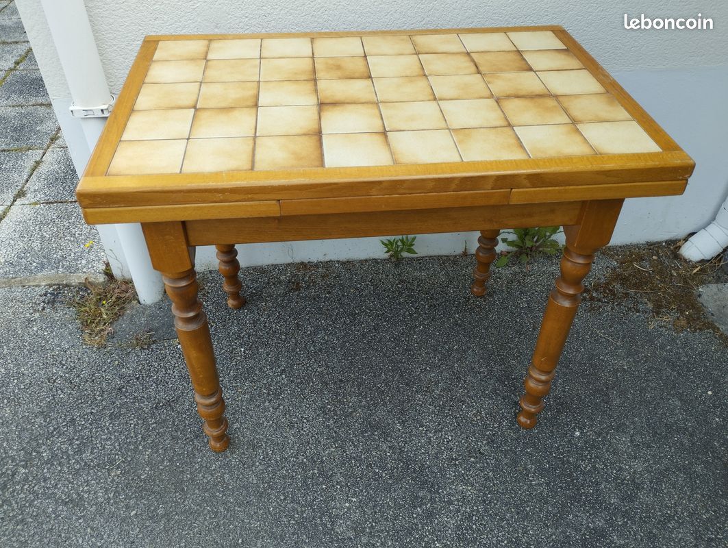 Table carrelée en hêtre (image 1)