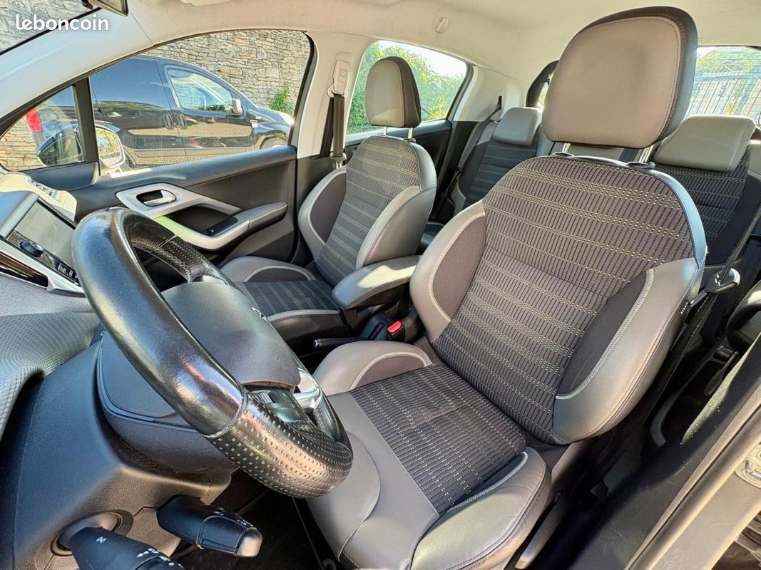 PEUGEOT 208 1.6 BlueHDi S&S - 100 ch Pack Lime Yellow Active PHASE 2 (image 17)