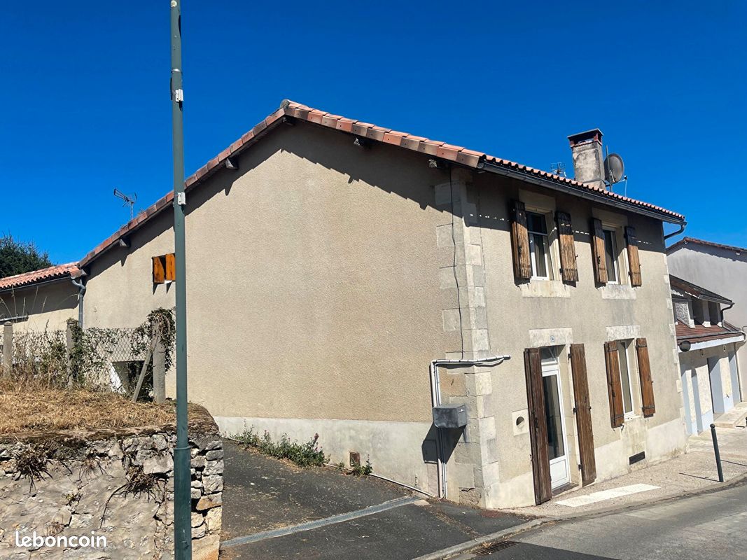 Maison 6 pièces 159 m² · à Savigné · 159 m² · 153 600 €