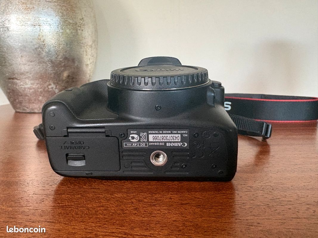 Canon 100D (image 2)