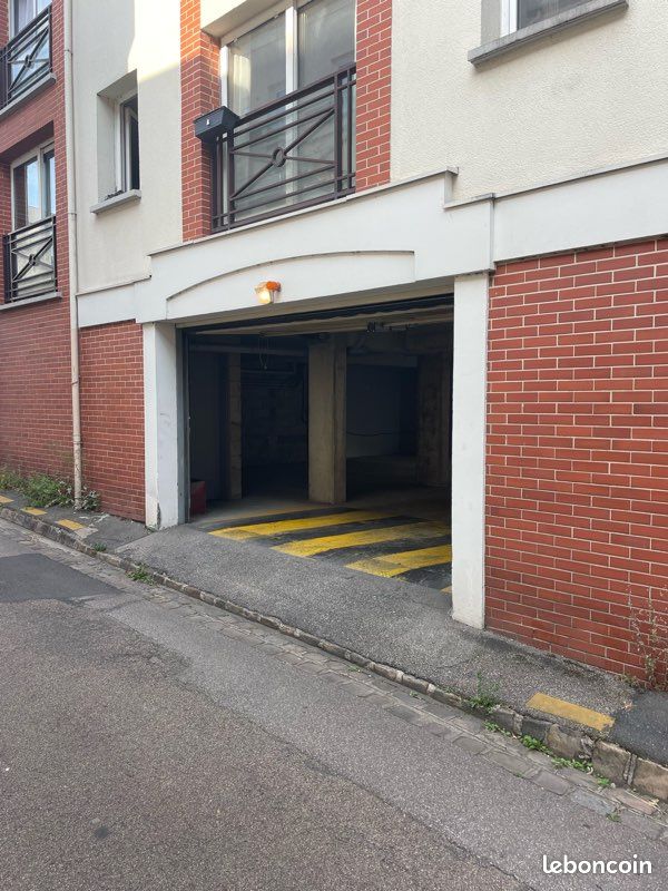 Place de parking couverte proche CHU ROUEN · 100 €/mois
