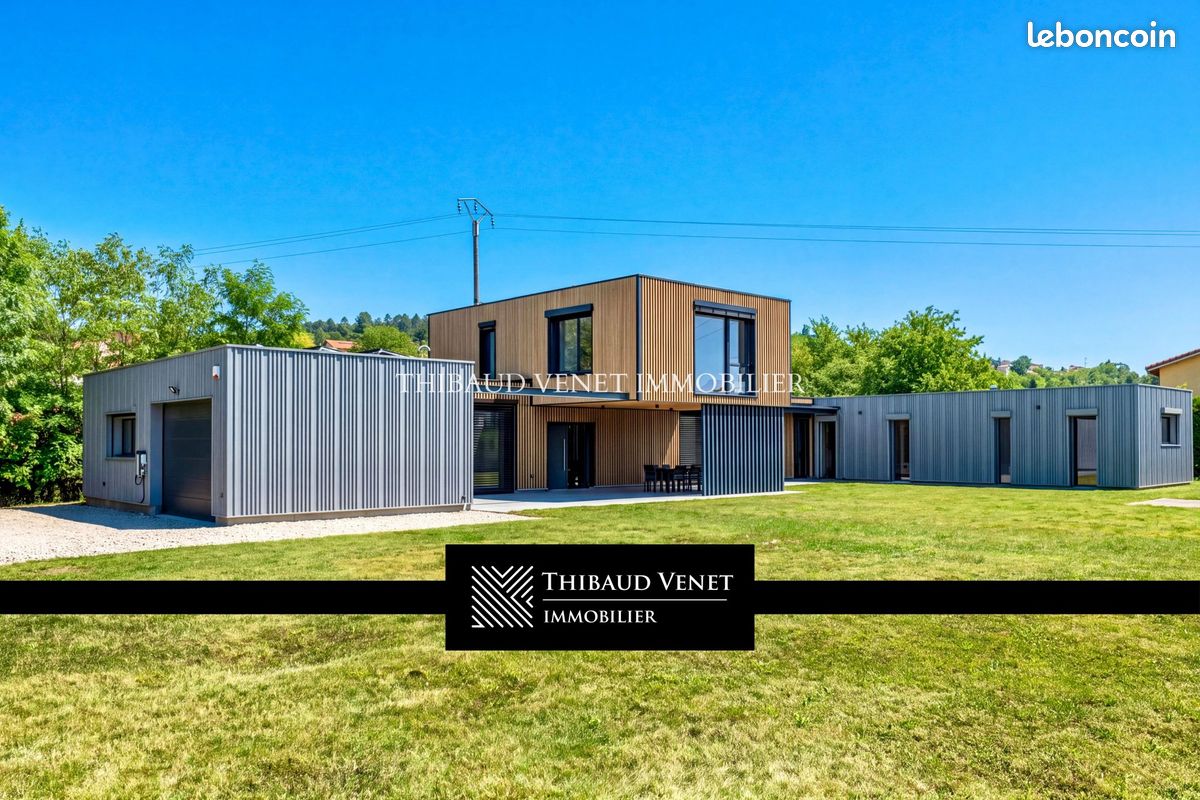 Maison 7 pièces 261 m² · à Bourg-en-Bresse · 261 m² · 740 000 €