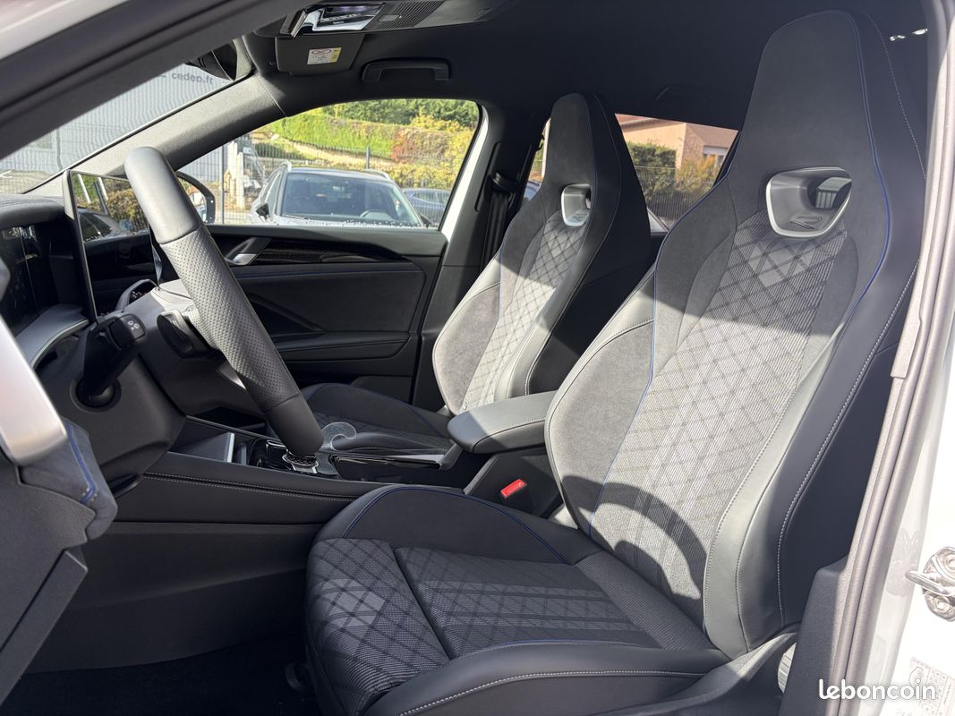 VOLKSWAGEN Tayron 1.5 eTSI 150ch DSG7 7 places R-Line (image 14)
