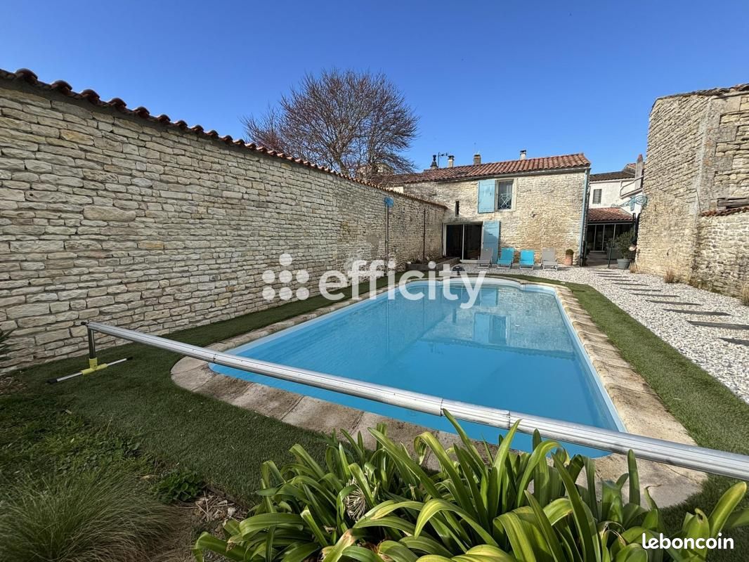 Maison 9 pièces 200 m² · à Saint-Jean-de-Liversay · 200 m² · 379 000 €