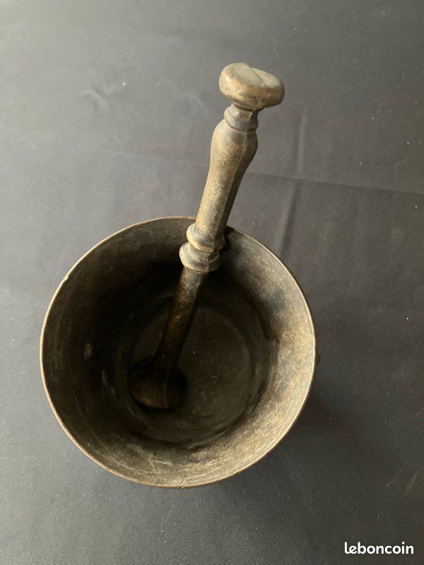 Mortier Et Son Pilon En Bronze Patiné , Décor à l'Antique