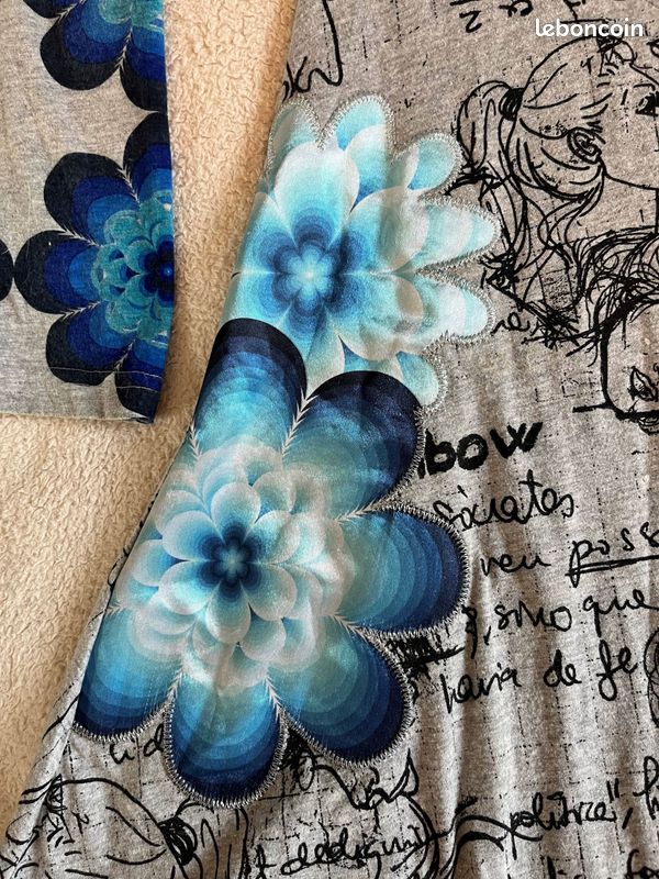 Robe Desigual Bleue Et Blanche, Taille 36, Asymétrique, Motif Floral, été