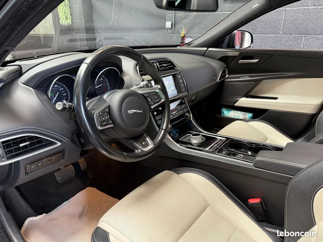 Jaguar xe r-sport 2.0 180 bva (image 26)