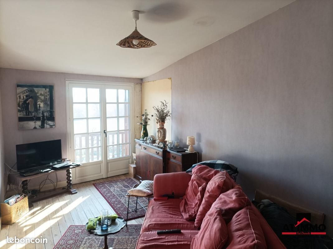 Maison de village 2 pièces 61 m² - Aubeterre-sur-Dronne 16390 (image principale 2)