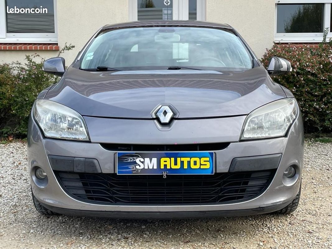 RENAULT MEGANE III BERLINE 1.5 dCi 110 cv Dynamique Champion Euro 5 (image 3)