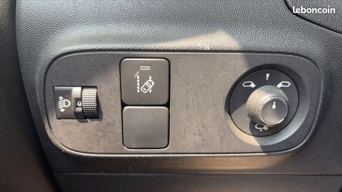 Citroën C3 III 1.2 PureTech 110 Shine (image 13)