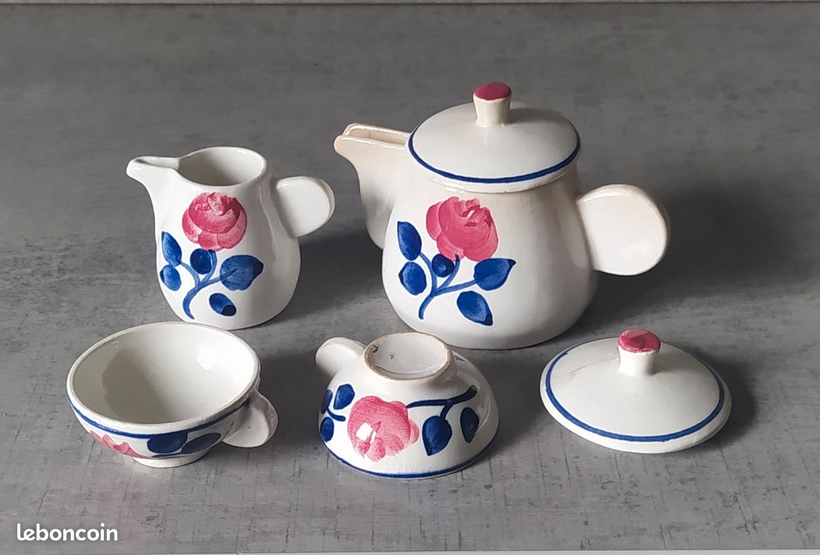 Ancienne Dînette Decor De Rose 18 Pièces - Très Bon état