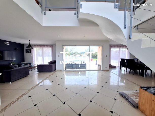 Villa 6 pièces 230 m²