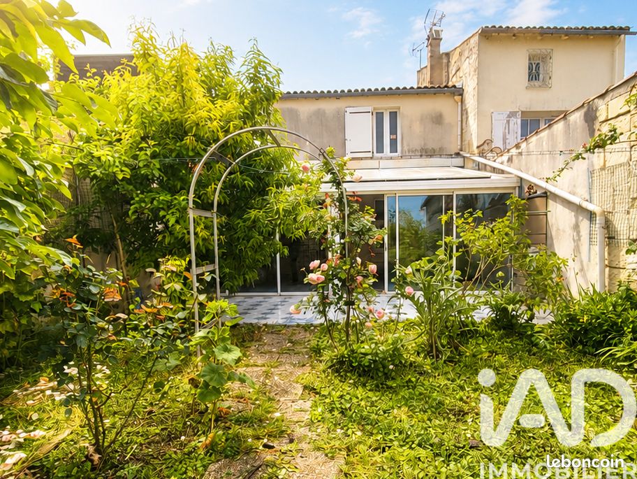 Maison 8 pièces 213 m² · à Saintes · 213 m² · 450 000 €