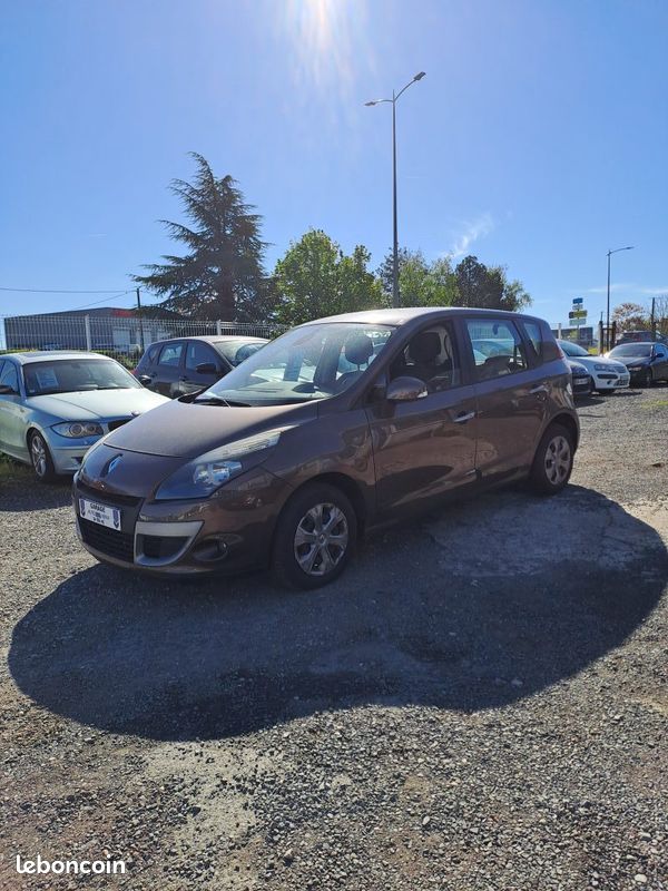 Renault megane scenic 1.5 dci 110ch fap bose 2012 (image 1)