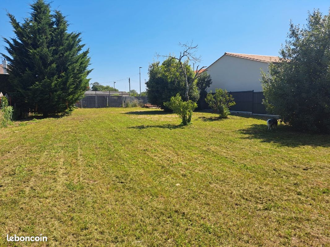 Terrain constructible libre de constructeur -555 m2 - Angoulême Saint Cybard. 66 000 · 66 000 €