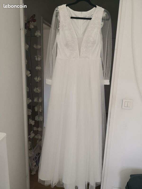 Robe de mariée décolleté Plongeant Neuve (image 1)