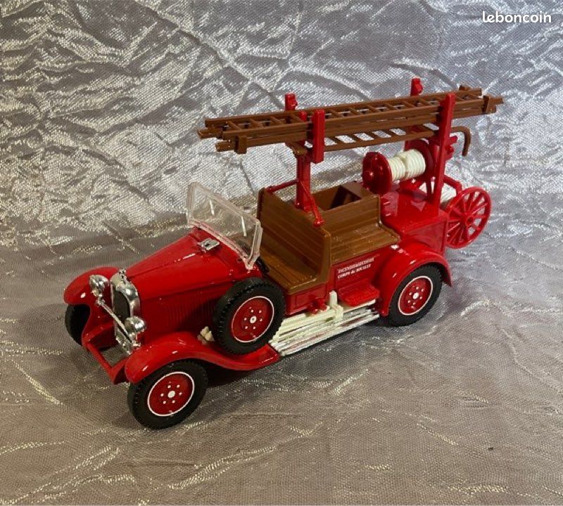 Voiture de Pompier CITROEN C4F 1930 Solido (image 1)