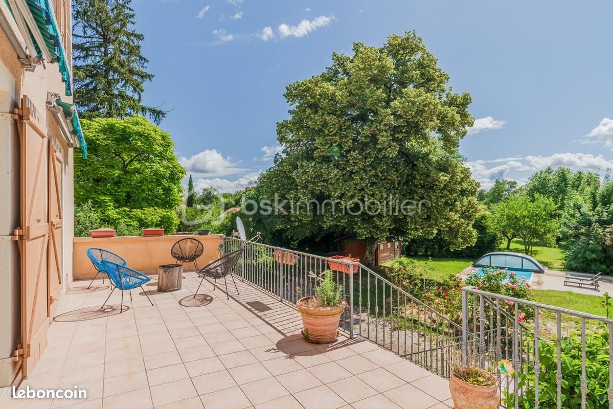 Maison 11 pièces 300 m² · à Pont-d'Ain · 300 m² · 380 000 €