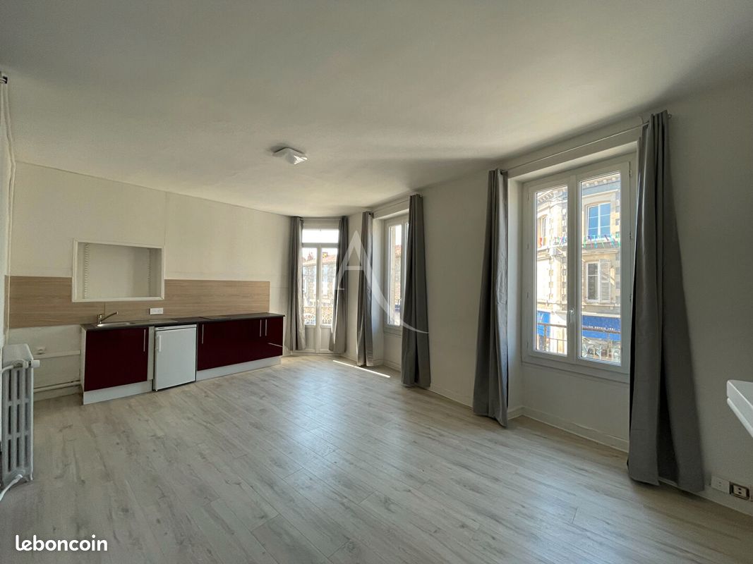 Appartement 1 pièce 29 m² · à Fontenay-le-Comte · 29 m² · 470 €/mois