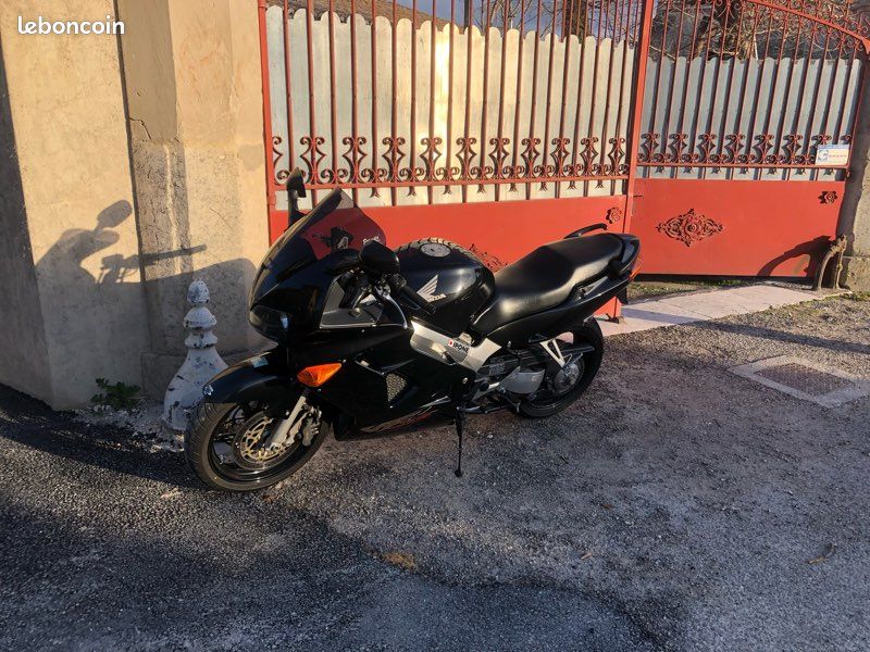 Honda 800 Vfr rc46A (image 2)