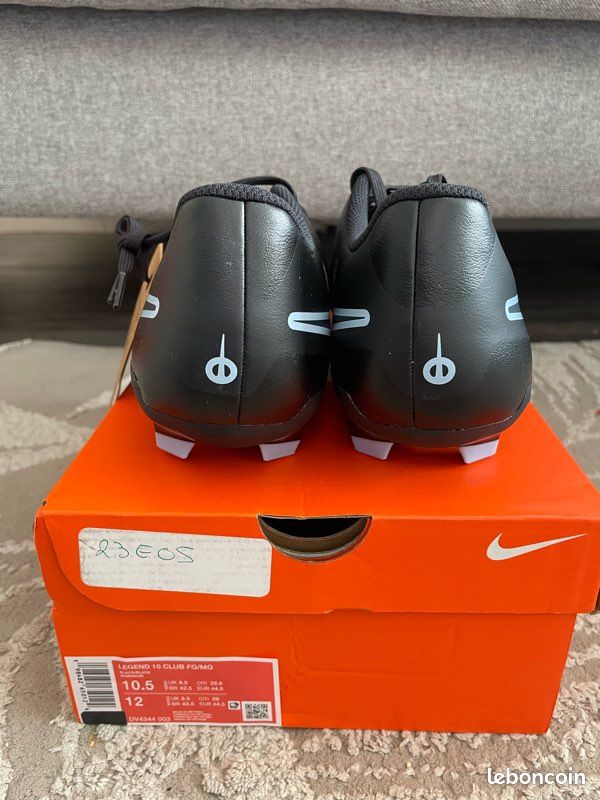 Crampons de football Nike Legend 10 Club - taille 44,5 (image 3)