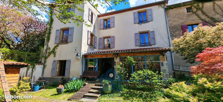 Maison 8 pièces 250 m²