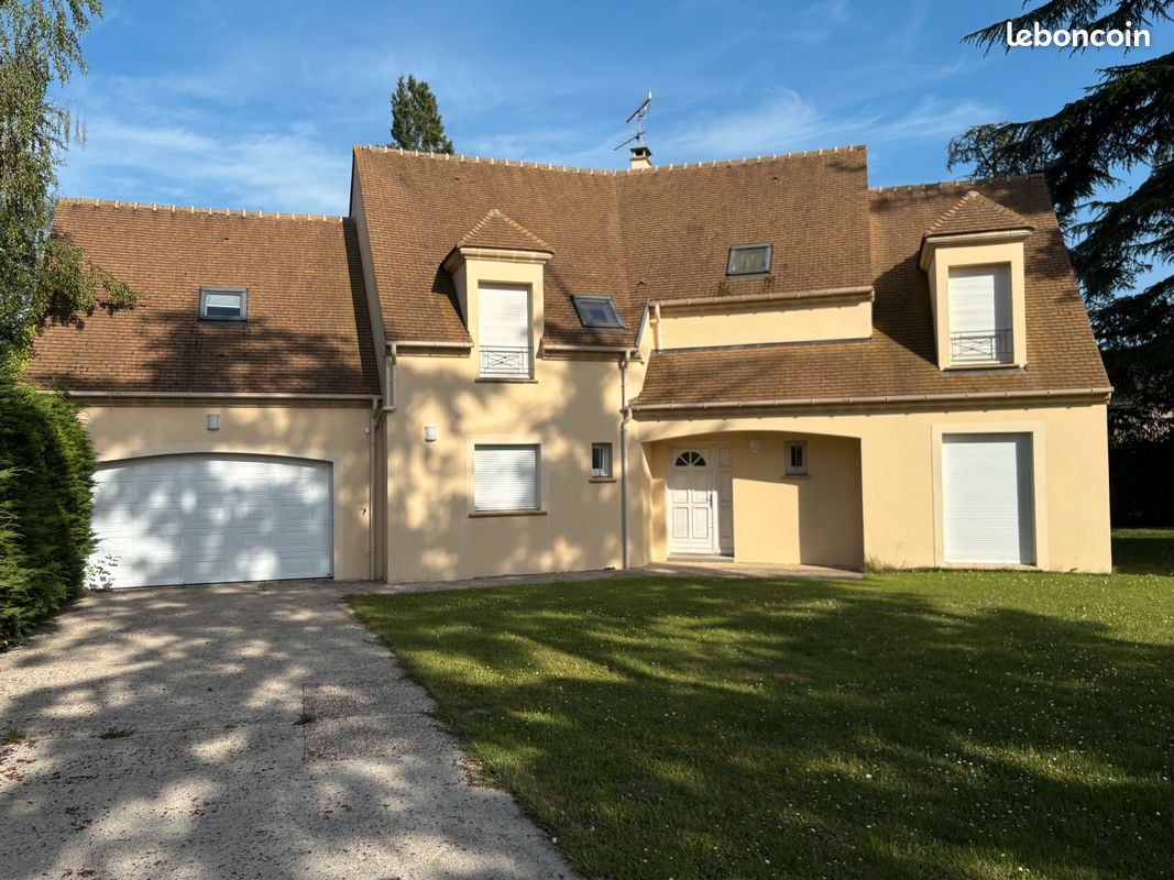 Maison 10 pièces 240 m² · à Feucherolles · 240 m² · 995 000 €