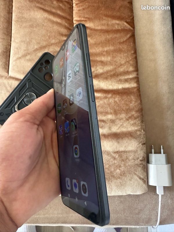 Téléphone redmi dans une très bon état avec carte mémoire (image 5)