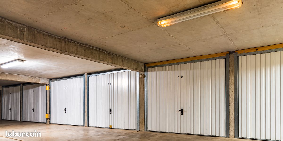 Parking/box PARIS · 160 €/mois