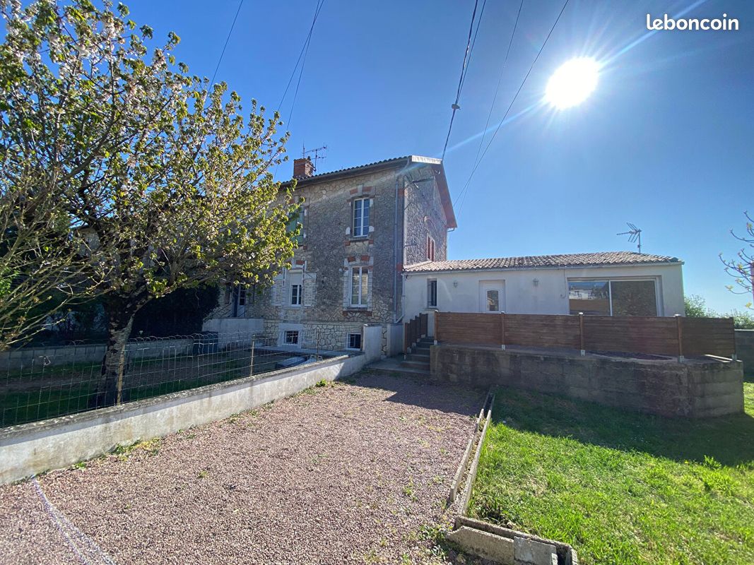 Maison 5 pièces 93 m² · à Tonnay-Charente · 93 m² · 950 €/mois