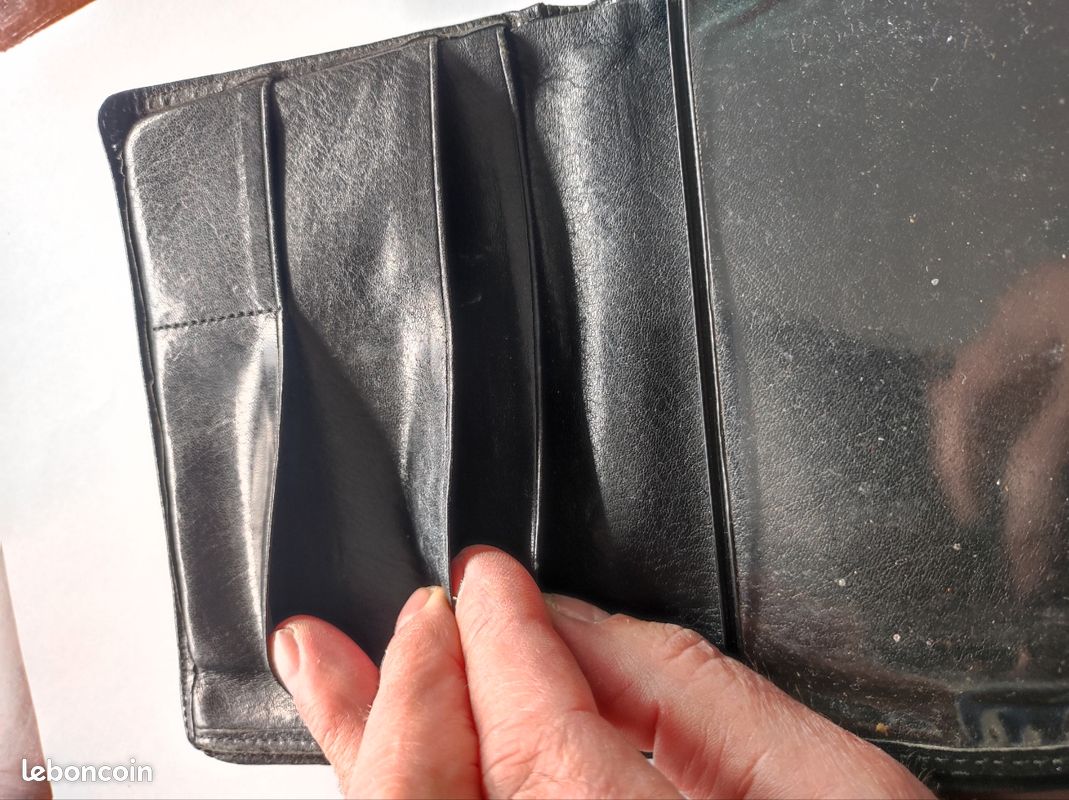 Portefeuille Ancien En Cuir De 1946 - Super état, Intérieur Propre, Dentelle Et Finitions