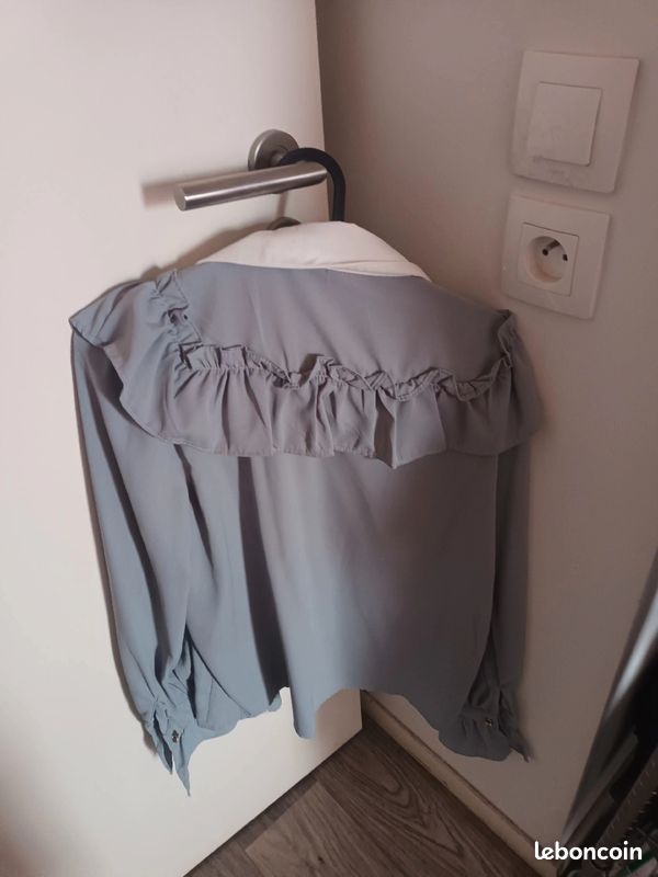 Chemise bleu à volant et dentelle coquette (image 6)