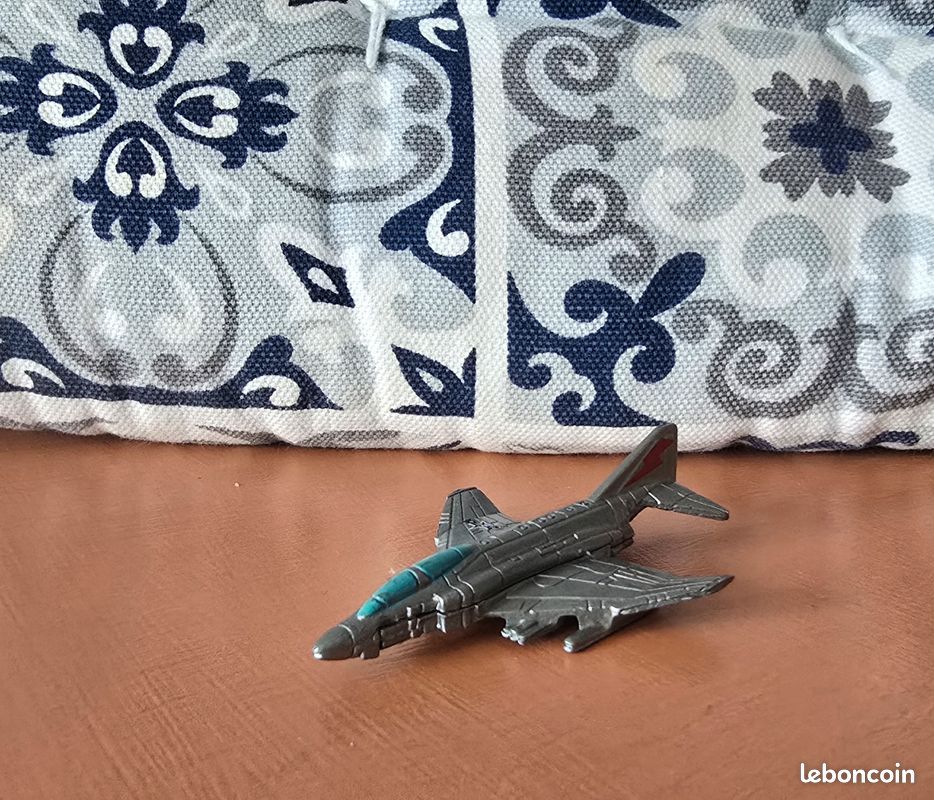 Micro Machines - Galoob - Avion militaire LGTI 1995 (image 1)