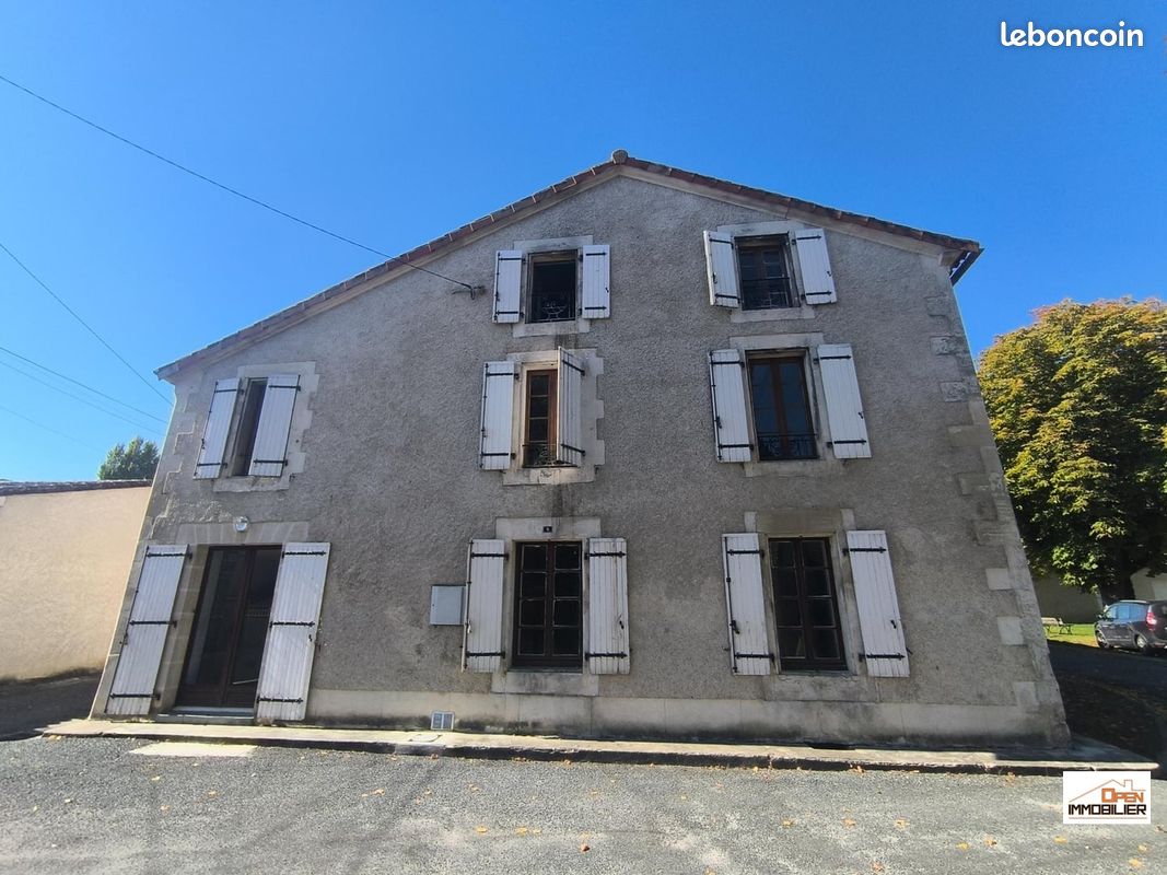 Immeuble 12 pièces 250 m² · à Hiersac · 250 m² · 168 000 €
