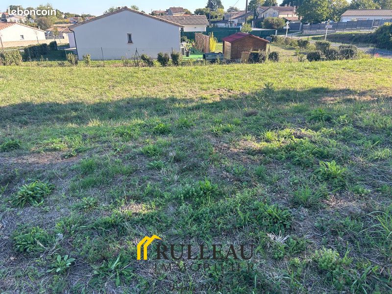 Terrain 709 m² · à Bourg · 709 m² · 75 000 €