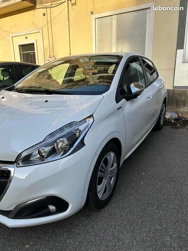 Peugeot 208 (image 2)