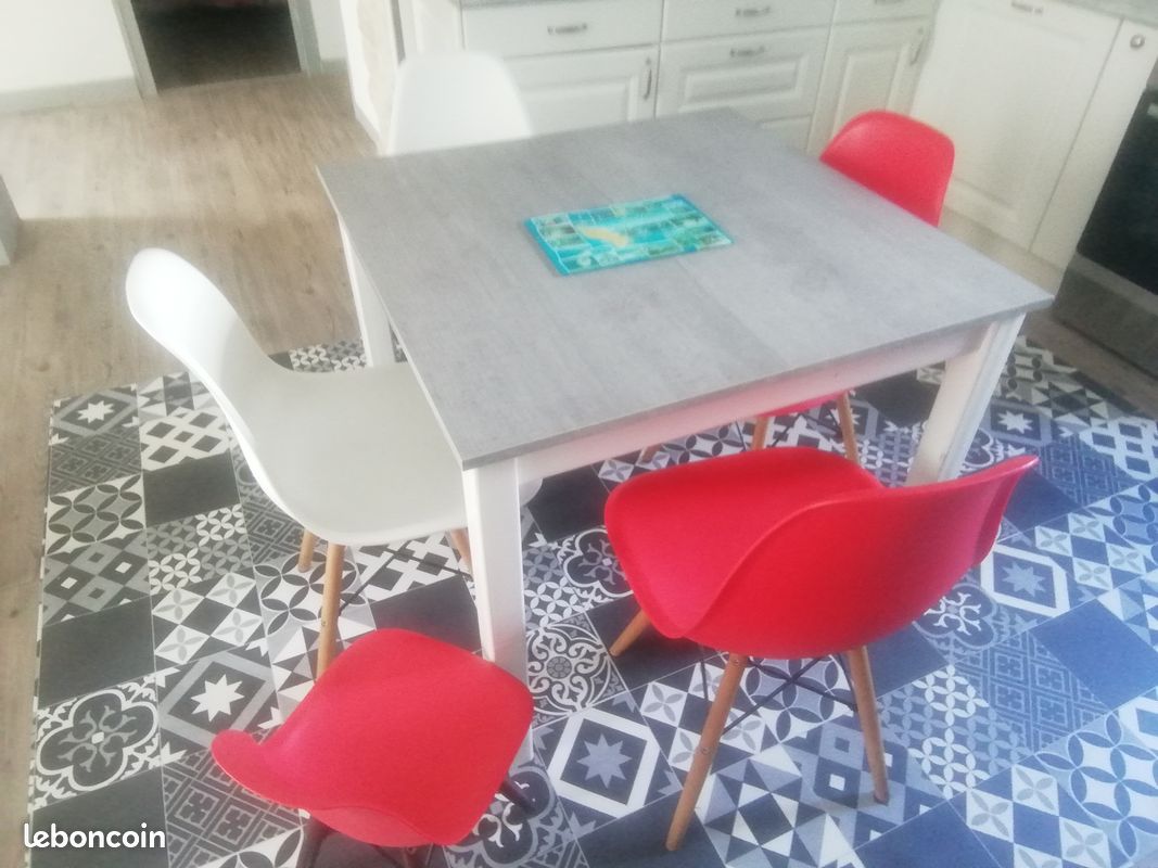 3 chaises scandinaves blanches + 2 rouge + 1 pour enfant rouge (image 4)