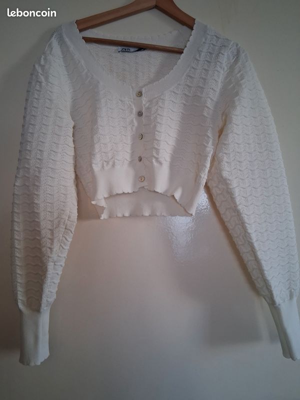 Boléro Zara Femme S - Cardigan court blanc ajouré vagues - Crop gilet boutonné - 39cm (image 1)