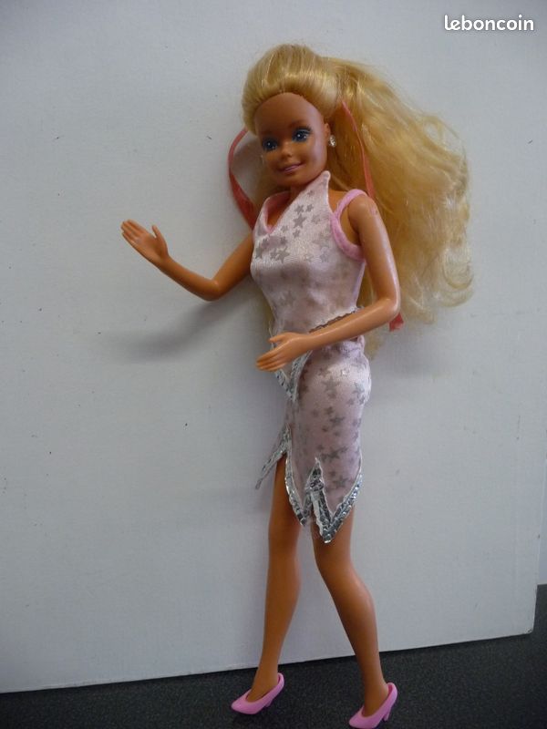 Poupée Barbie Vintage Mattel 1976 Robe Fraises - Fabriquée En Indonésie