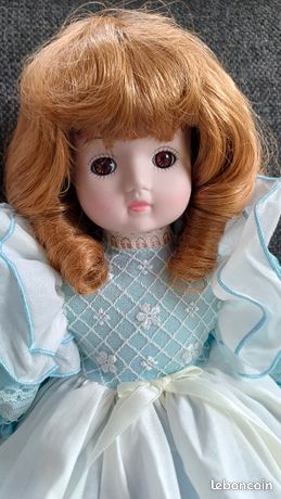 Poupée mundia de collection 1992 Iseult porcelaine - Collection
