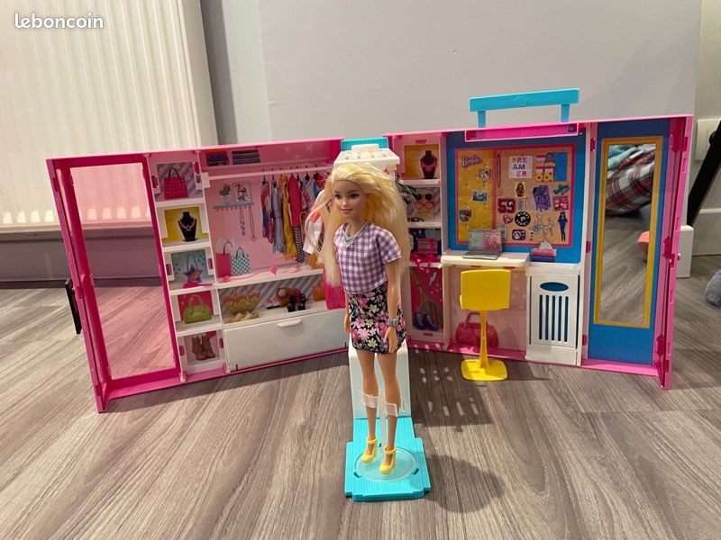Dressing Barbie (image 2)