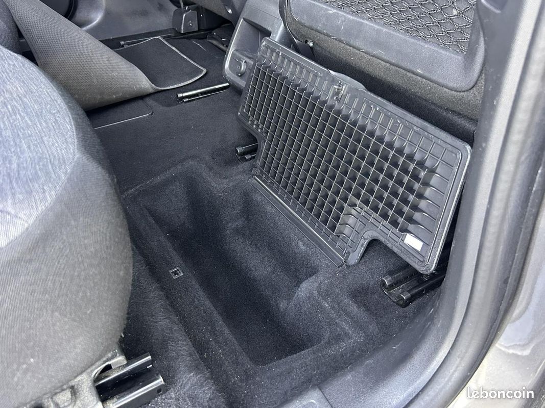 CITROEN C4 SPACETOURER 1.5 BlueHDi 130 Feel avec Caméra, GPS et Carte mains libres (image 16)