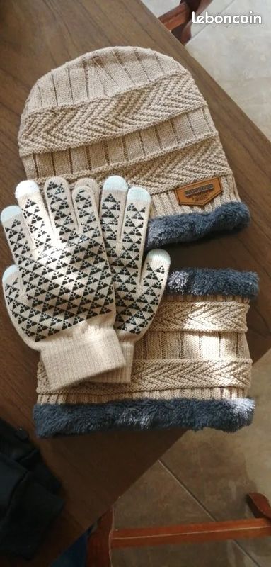 Ensemble Coupe-Vent en Cachemire pour Voyage et Extérieur - Bonnet, Écharpe, Gants (3 pièces) (image 1)