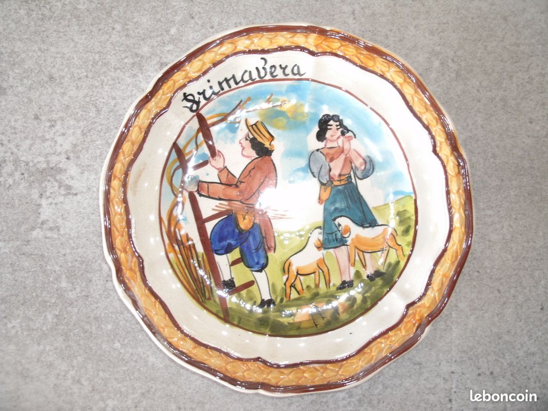 Assiettes décoratives pour vaisselier ou a suspendre (image 1)