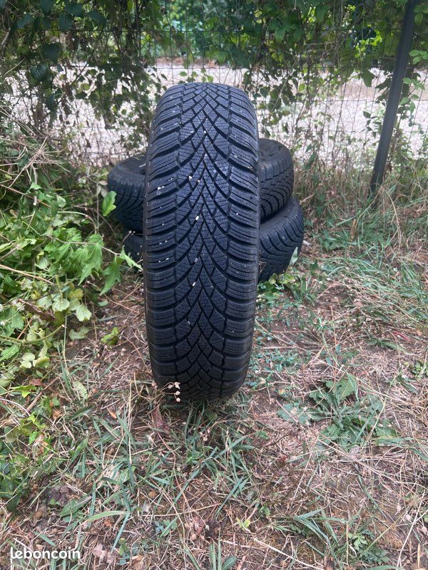 Pneus neige BLIZZAK 155/65R14 (image 1)
