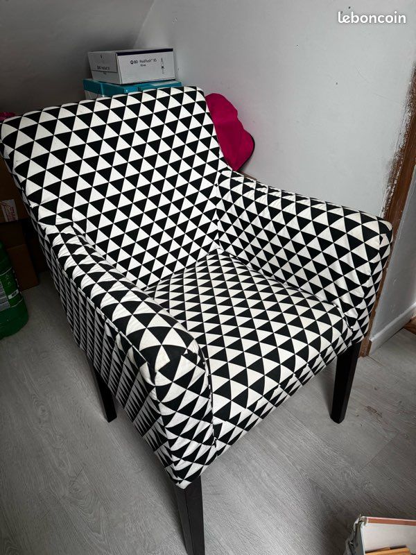 Fauteuil Confortable noir et blanc (image 3)