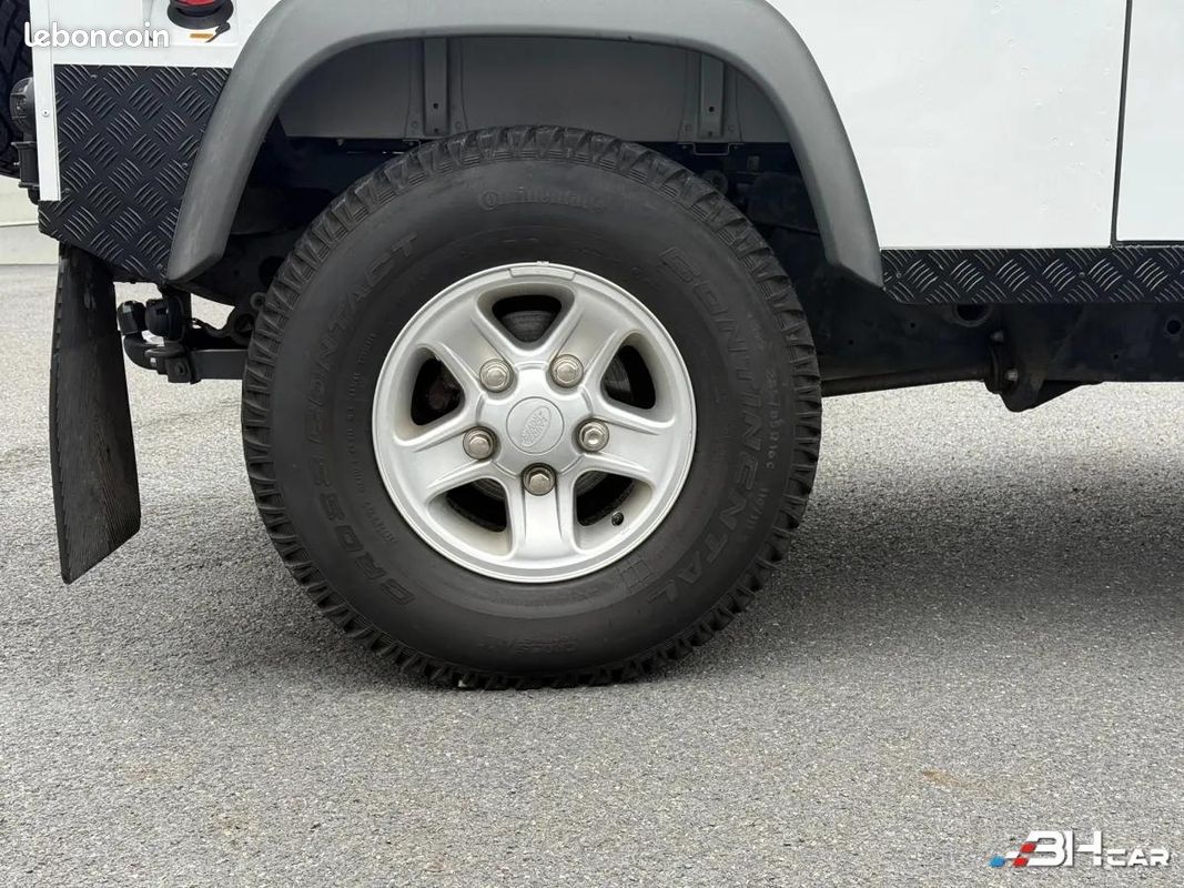 Land Rover Defender Phase 2 Hardtop 2.2 TDCi 122 ch (image 25)