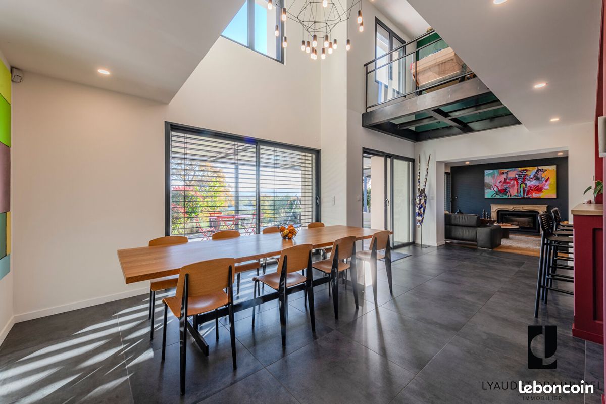 Propriété 5 pièces 172 m² (image 1)