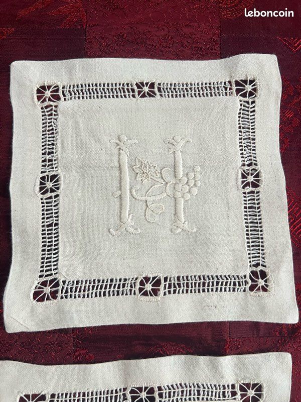 Lot de sachet carré, brodé avec initiales, neuf (image 3)