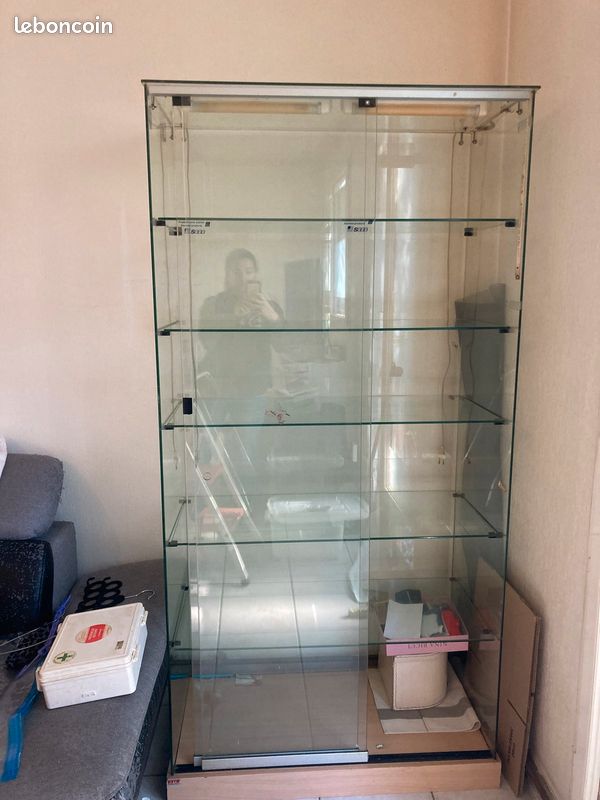 Vitrine en verre (image 1)